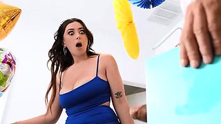 Sneaky Smash at the Birthday Bash Chloe Surreal / Brazzers