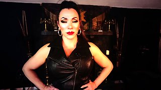 Goddess Cheyenne - Toilet Bound