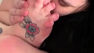 Amateur Foot Fetish Girlfriend Sucks and gives a Footjob