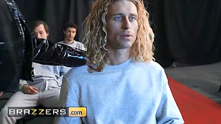 Bombshell Angela White satiates, absorbs all of the hungry dicks in the room - brazzers