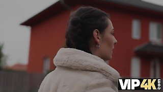 Easy-on-the-eyes beauty - milf movie - VIP 4K