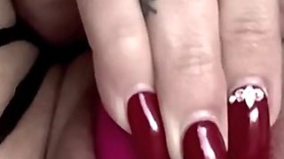 Stiefmutter Mit Big Tits Masturbiert Mit Analplug, Verschiedenen Dildos Und Vibratoren.