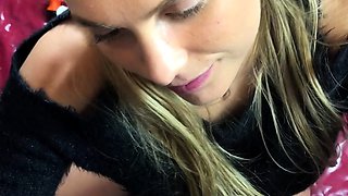 Outdoor handjob From Natural Blonde