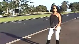 Hot slut moaning and cumming giving the cusinho