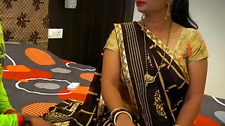 Desi bhabhi role play heavy sex session.