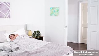 Lazy nubile stepdaugther gets her cooter slurped by her step-mother