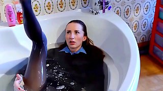 Sophia Smith’s Relaxing Bath In Her Uniform After