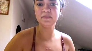 Brazilian teen in bath towel showing her body 87455002145589