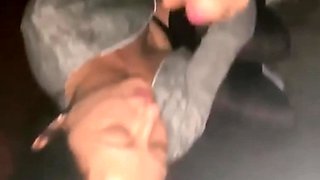 je suce les mecs du club je veux leur sperme