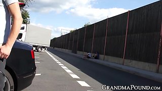 Mature babe fucked from behind by young dude outdoors