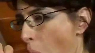 Druuna with glasses fucks in the kitchen