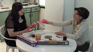 Turkish Housewife Has Sex with Her Girlfriend