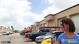 Gracie Gates Gets Rough Mechanic Sex After Car Tow - Blowjob & Doggystyle