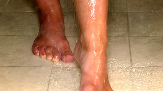 Washing Feet and Footpads in the Shower
