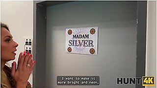 Hunter Ran Into A Sexy Chick In Public And Fucked Her In The Fortune-telling Salon - Vanessa Leone And Steve Q