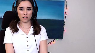 Aria Lee Cute Gamer Girl vibrate her clit