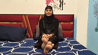 Desi Bhabi Muslim Girl Blowjob and Handjob with Boyfriend - Homemade Indian Village Sex