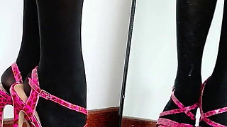 Which Heels Look Best? Black Nylon