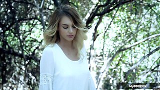 Energetic Scarlet Red at hot kissing clip