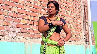 Lonely sister-in-law gets it on with the delivery guy while her husband is away