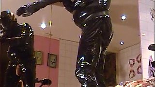 Roxina2000BikerWankerCumming100202XL.WMV