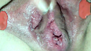 Deep Keely Amateur Cutie Spreads Pussy & Squirts Close Up