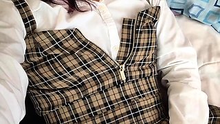 Mi schoolgirl girlfriend sends me video fingering masturbati