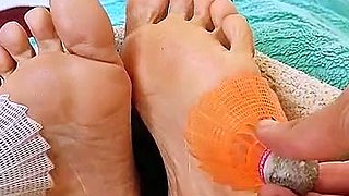 Amateur Foot Fetish Girlfriend Sucks and gives a Footjob