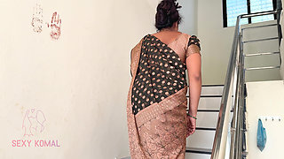 Komal Went to the Roof, Called Her Friend Behind Her, People Are Watching From All Sides.