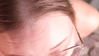 Horny Babe Gets Her Face Covered in Cum for a Good Blow Job