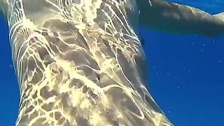Stunning Girl Swims Nude on Public Beach