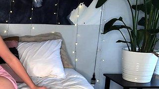 Amateur Webcam Cute Teen Plays Solo with Big Dildo