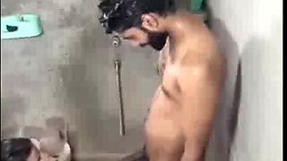 Indian Damsel Showcases her Bare Assets and Humping