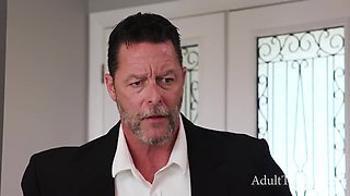 COUGAR Wanks Her Hall Pass, Invites five Dudes To Wreak Havoc In Her - Wank Vegas, Clarke Kent