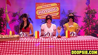 Lesbian Ebony babe fucks two competitors