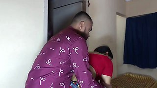 DESI TAMIL MALLU AUNTY HOT ROMANCE WITH KISSING AND SAREE BLOUSE BRA REMOVE BY RAHUL