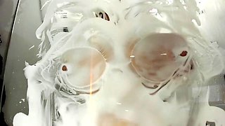 Big boobs, nipple play, mientras se ducha