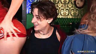 Elly Clutch and Scott Nails Reward Rescuers with Messy Threesome
