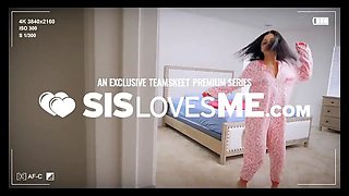 Black queen Nia Nacci luvs foamy bathtub and firm cock