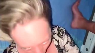 je prend une faciale dans la fourgonette