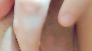 Horny Pinay Babe Fingering her virgin Pussy