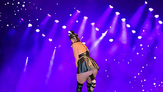 Woof I like to see you WOOF AHHH Suzy Wylde is dancing for you again