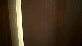 Lola Cheeks - Shower Seduction