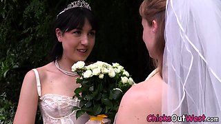 Pissing aussie les bride