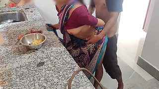 Indian Aunty Ko Kitchen Pe Husband Ne Pelke Chuda, Indian Big Boobs Bhabhi Sex Affairs in Kitchen, Indian Bhabhi Ki Chudai