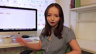 Brunette Couch Webcam Solo Fun Masturbating