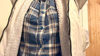 hana sit on toilet clean her hairy pussy