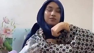 Masturbasi Jilbab Sange Payudara Besar Alami