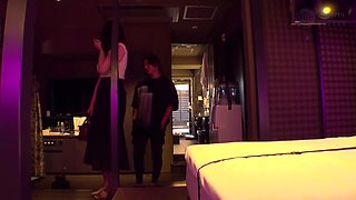 SIMP-015　夫の居ぬ間に変態堕ちする人妻、晒します。不倫棒に激メロな巨乳巨尻の肉感奥様.