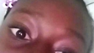 Beautiful African Girl plays